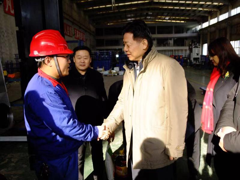 济南市总工会常务副主席傅金峰到宏达集团走访慰问
